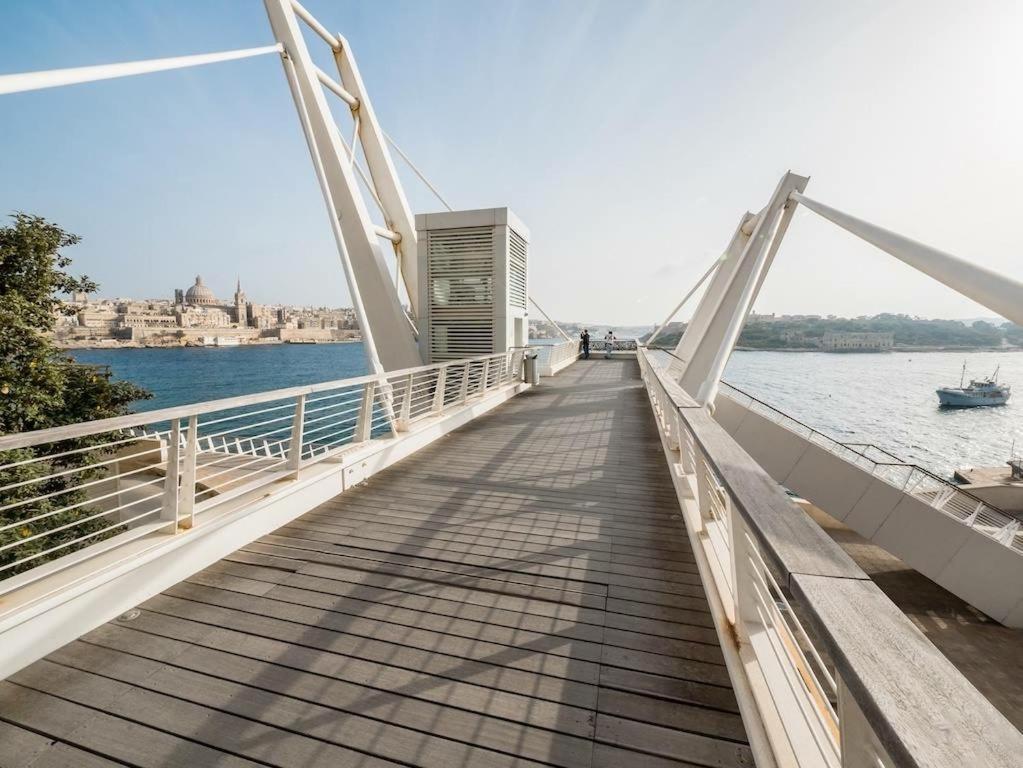 Luxury Apartment Inc Pool & Views Слима Экстерьер фото